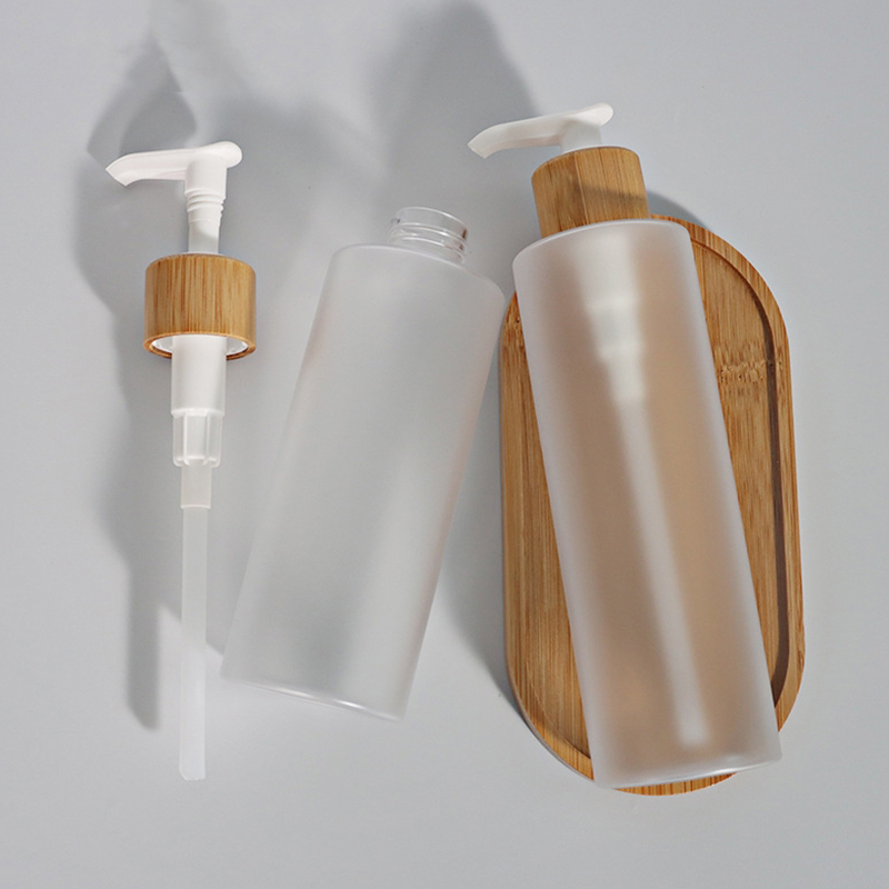 Bouteilles en plastique en bambou givrées de shampooing d'animal familier de pompe de jet avec le couvercle 120ml Bouteilles en plastique en bambou givrées de shampooing d'animal familier de pompe de jet avec le couvercle 120ml