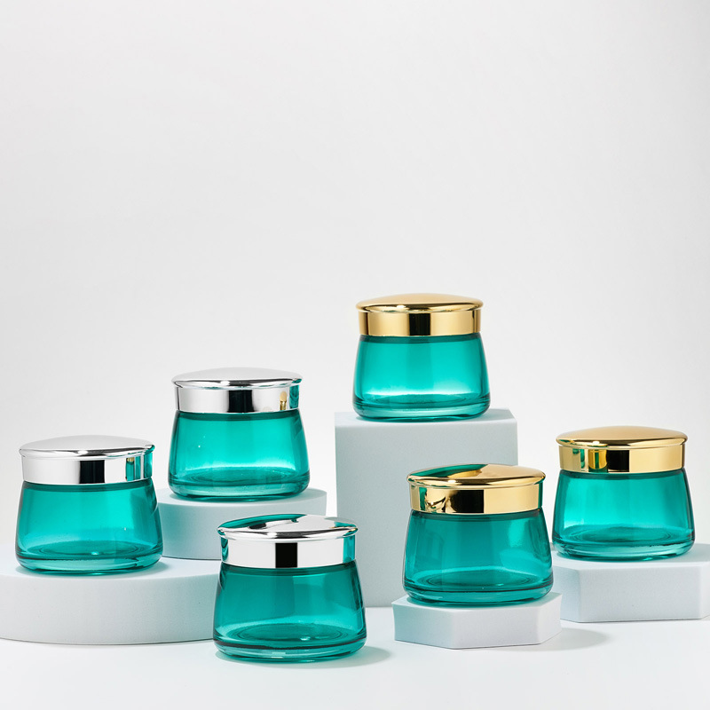 Pot de beurre corporel vide pour soins de la peau cosmétiques avec couvercle doré