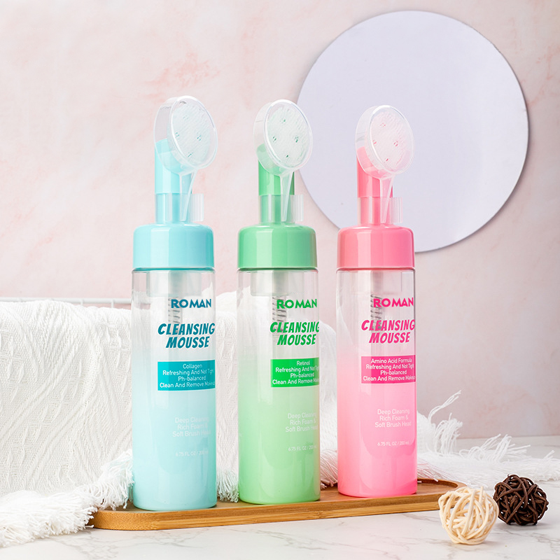 50 ml 60 ml 80 ml 100 ml 120 ml 150 ml peau douce au toucher nettoyant pour le corps nettoyant pour le visage massage bouteilles moussantes en plastique pour animaux de compagnie avec pompe à lotion en brosse en silicone