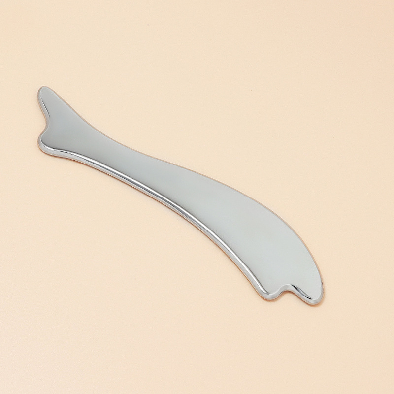 Planche Gua Sha en alliage de zinc en forme de poisson avec couleurs et logo personnalisés Planche Gua Sha en alliage de zinc en forme de poisson avec couleurs et logo personnalisés