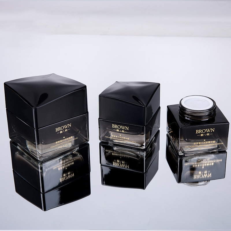 Pot crème en verre carré unique avec conception de couvercle surélevée pour l'emballage cosmétique Pot crème en verre carré unique avec conception de couvercle surélevée pour l'emballage cosmétique