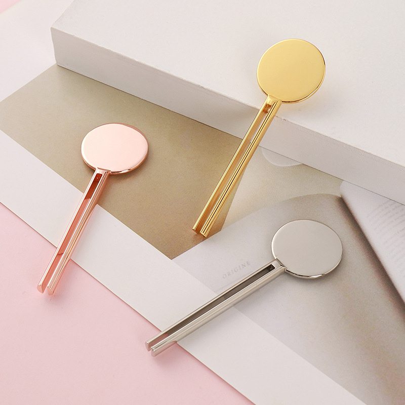 Presse-Tube en forme de clé tournante, essoreuse cosmétique, rouleau de dentifrice, clé avec support, distributeur, presse-Tube en métal