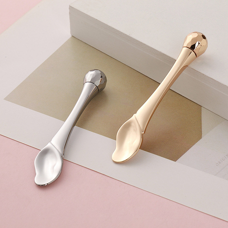 Bâton de Massage pour les yeux, applicateur de crème pour les yeux, spatules cosmétiques, cuillère Anti-rides, outil de soins du visage en alliage d'or